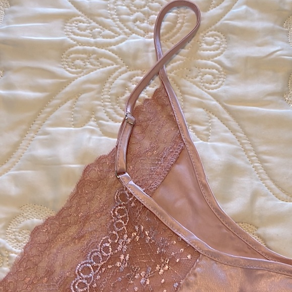 Women’s Satin Mesh Lace Deep V Neck Cami and Shorts, 2 pcs Set, Size L - Picture 4 of 11